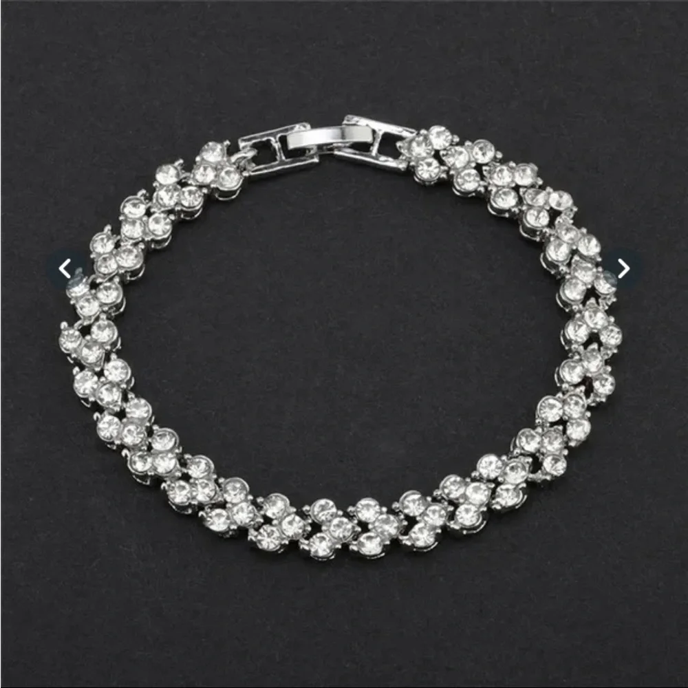 Gold and Crystal Bracelet - Picture 3 of 5